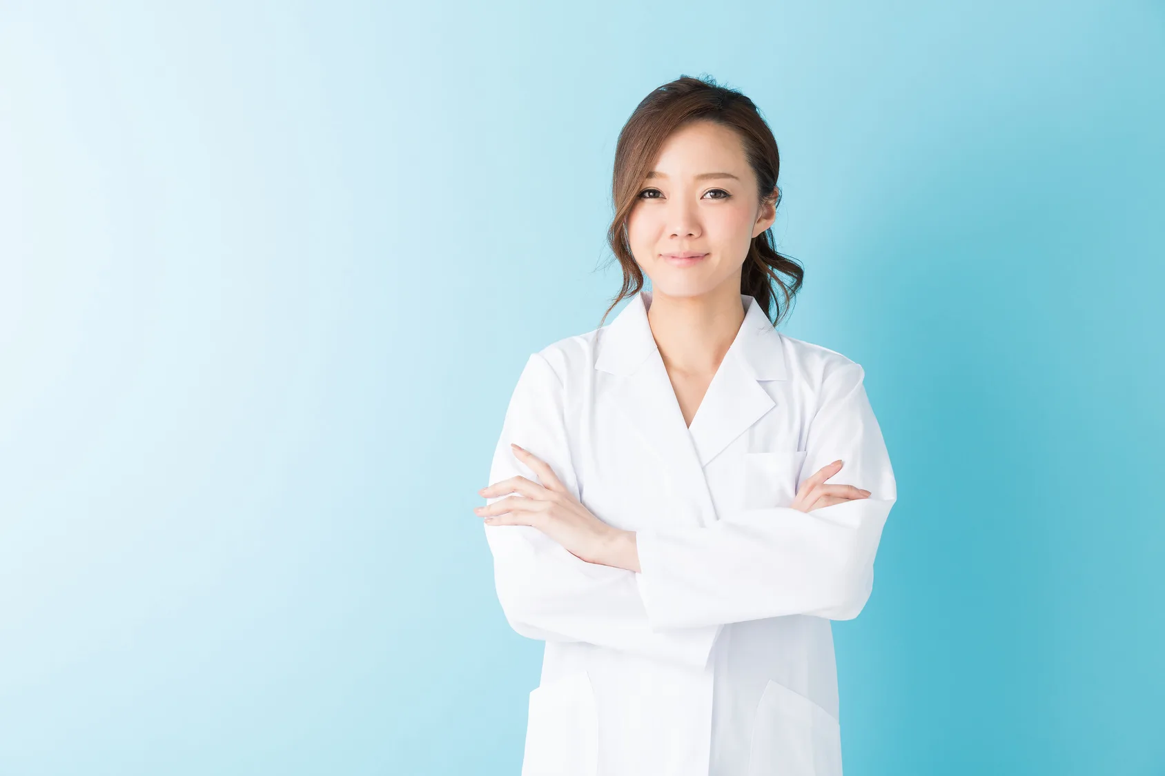 白衣の女性